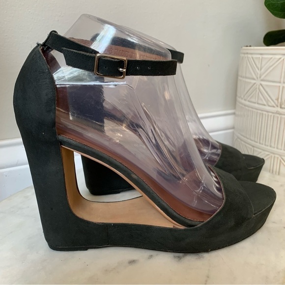 Matiko Black Cut Out Heel size 8 - Picture 5 of 14